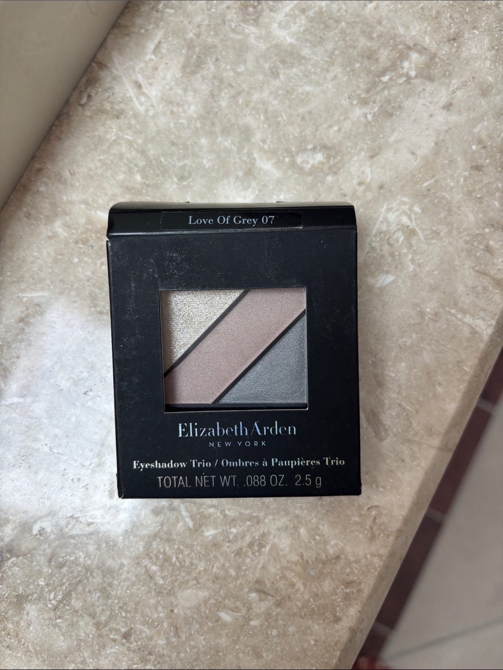 Elizabeth Arden Love Of Grey 07 Eyeshadow Trio - Silver, Taupe, Grey